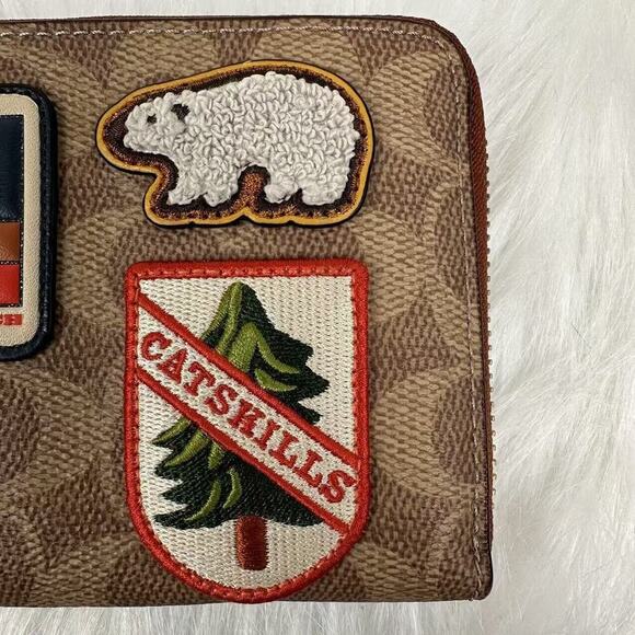 Coach Accordion Zip Wallet In Signature Canvas Leather With Patches C7204 NWT - Picture 8 of 8